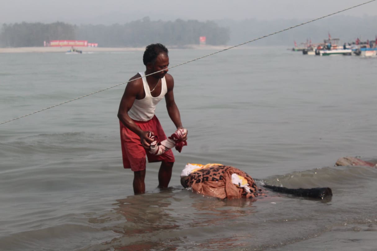 एमाले महाधिवेशनस्थलको लाल कायामा ओझेल परेका लाल खान